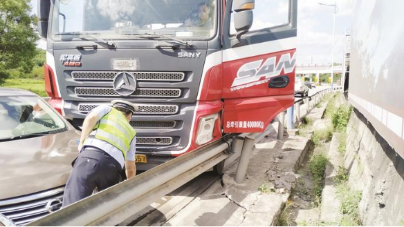 大貨車司機停車休息時未拉手剎 溜車滑行刮碰到小車