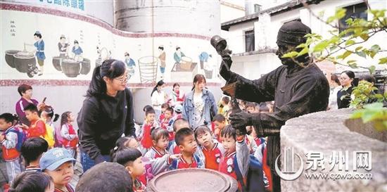 永春縣一幼兒園踏進文創園 了解永春老醋釀造工藝