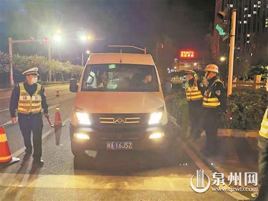 聚餐飲酒后執(zhí)意開車去KTV 同伴勸阻無效選擇報警舉報