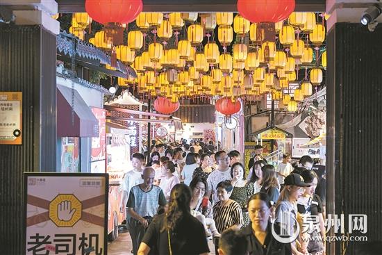 泉州西街成為古城夜游焦點 夜景和美食令人流連忘返