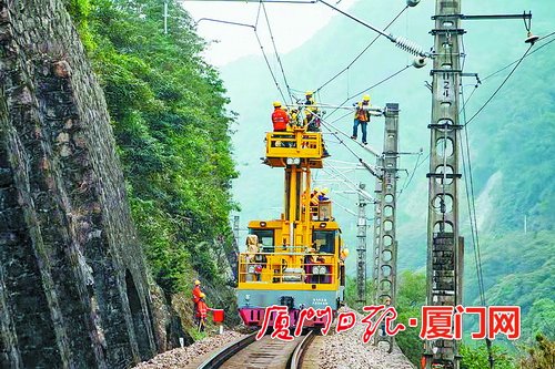 鷹廈鐵路漳廈段接觸網首度“大修” 為春運提供安全保障