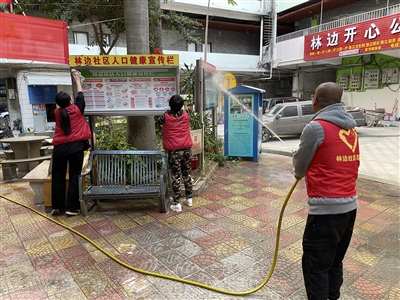 湖濱街道開展環(huán)境衛(wèi)生大掃除 確保完成城市創(chuàng)建工作