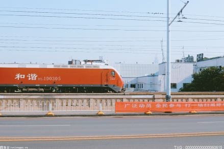 動車組司機戴建 軍圓了“高鐵夢”